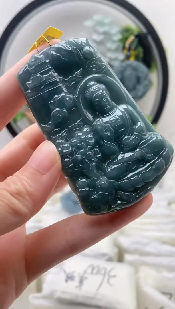 翡翠未镶嵌颈饰阿弥陀佛