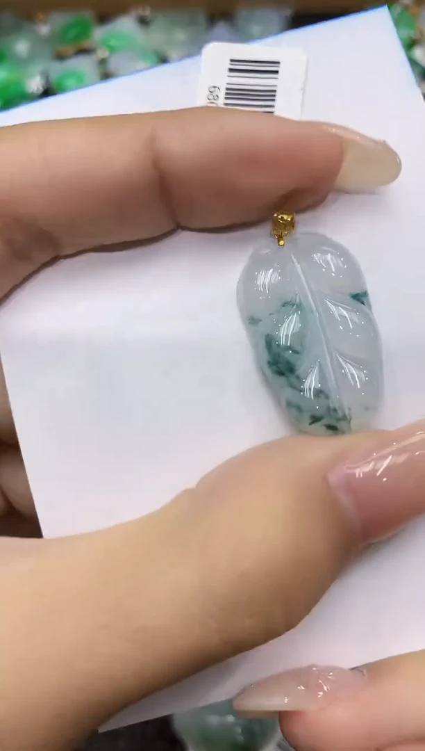 翡翠18K金镶嵌颈饰 111111111111