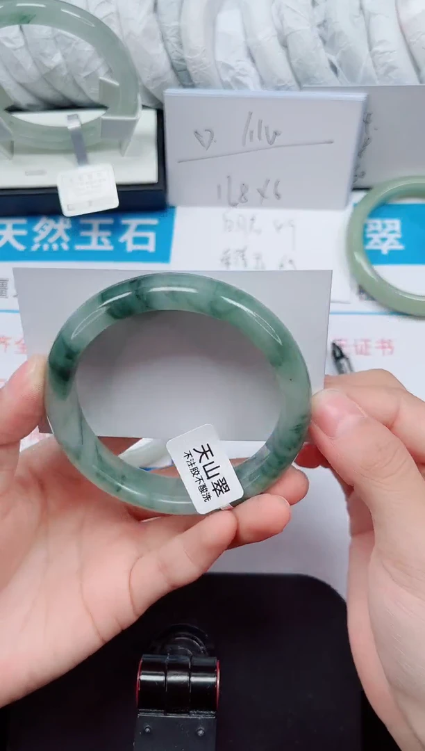 未镶嵌手镯石英质玉136-60/61
