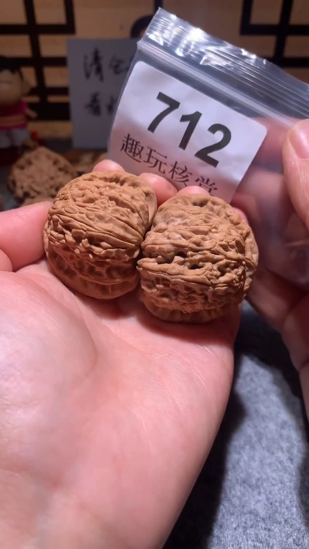 文玩核桃把件【趣玩核堂】 712号，42左右白狮子