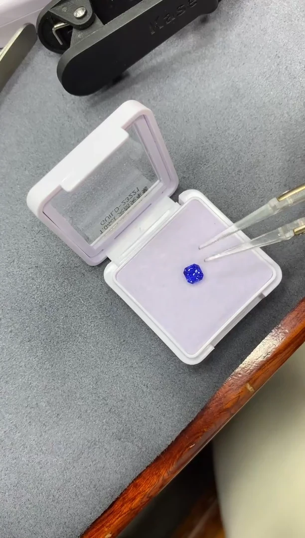 裸石蓝宝石1.04ct 56 GUILD