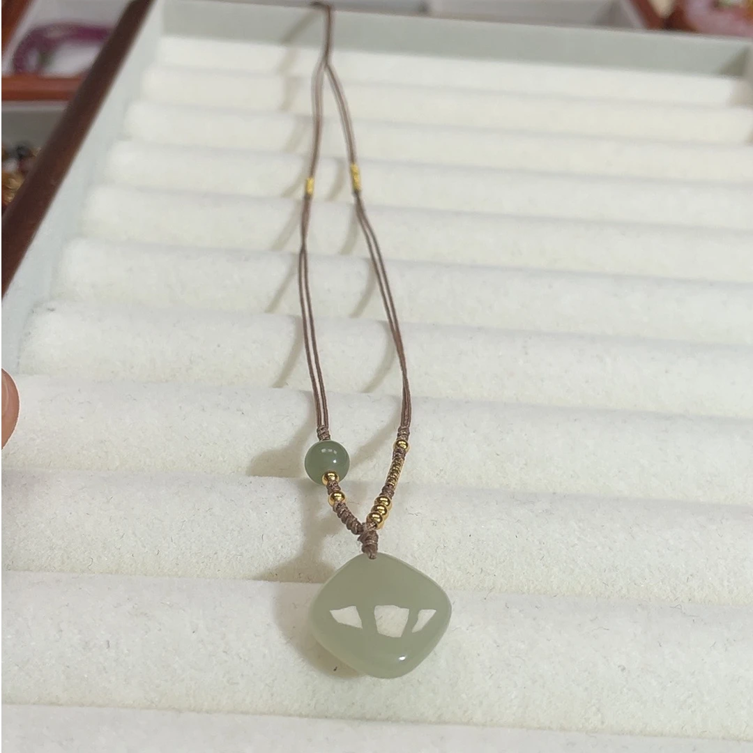 Kiki珠宝 14mm和田玉方糖无事牌y10102