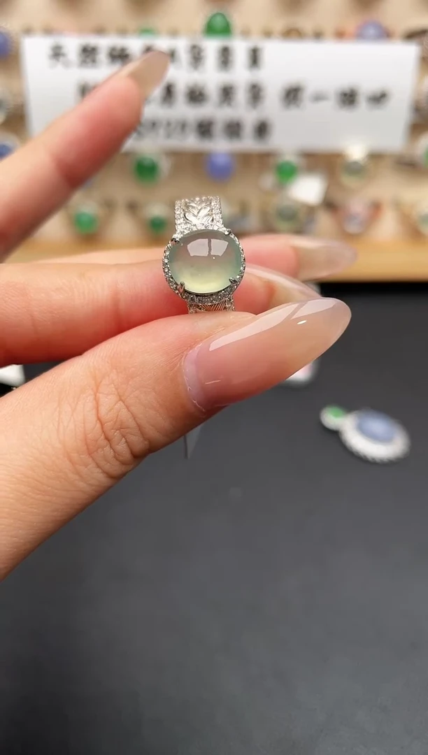 未镶嵌戒指翡翠一物一证一礼盒