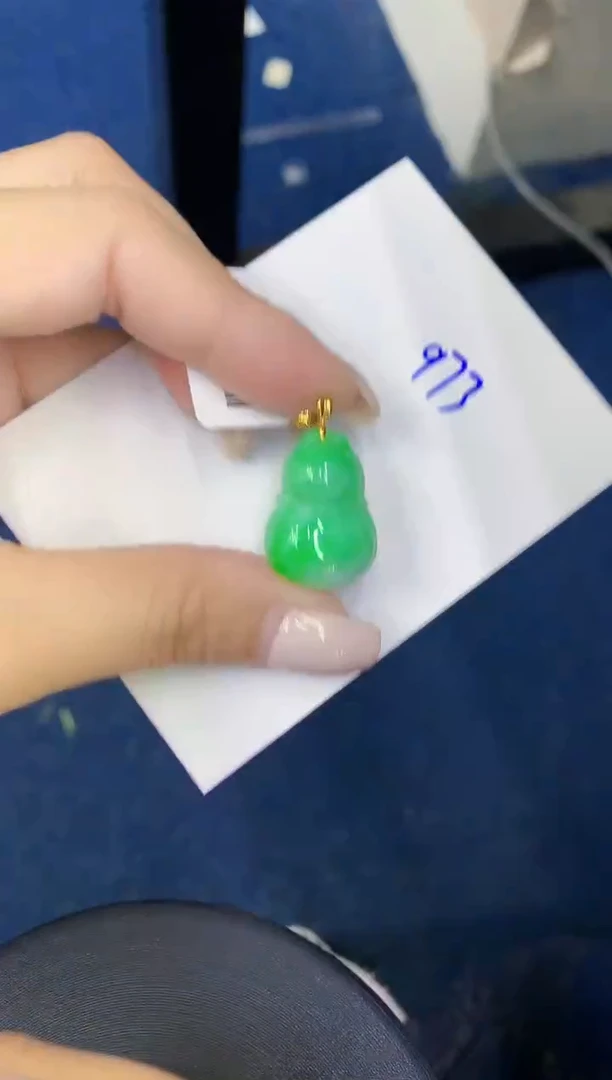 颈饰18K金镶嵌翡翠缅甸天然翡翠A货