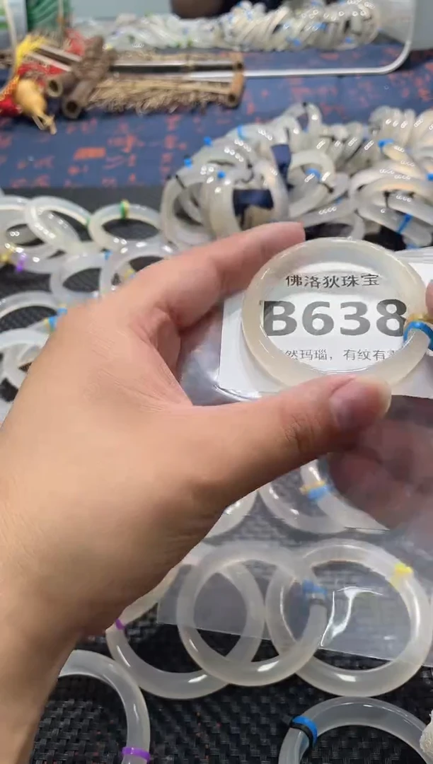 玛瑙/玉髓手镯未镶嵌B638