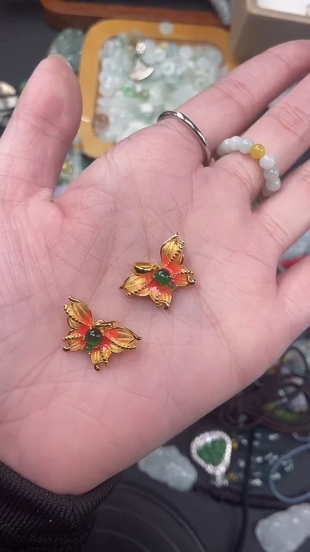 【闪购商品】翡翠吊坠(不含链)未镶嵌天然A货翡翠-蝴蝶吊坠