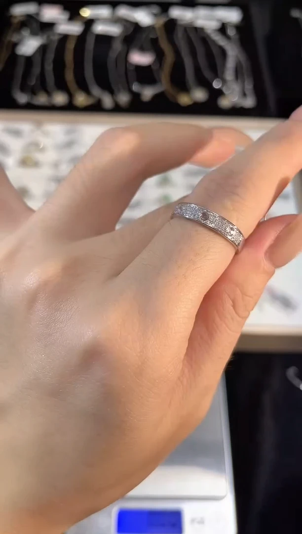 戒指18K金镶嵌钻石钻石戒指YT