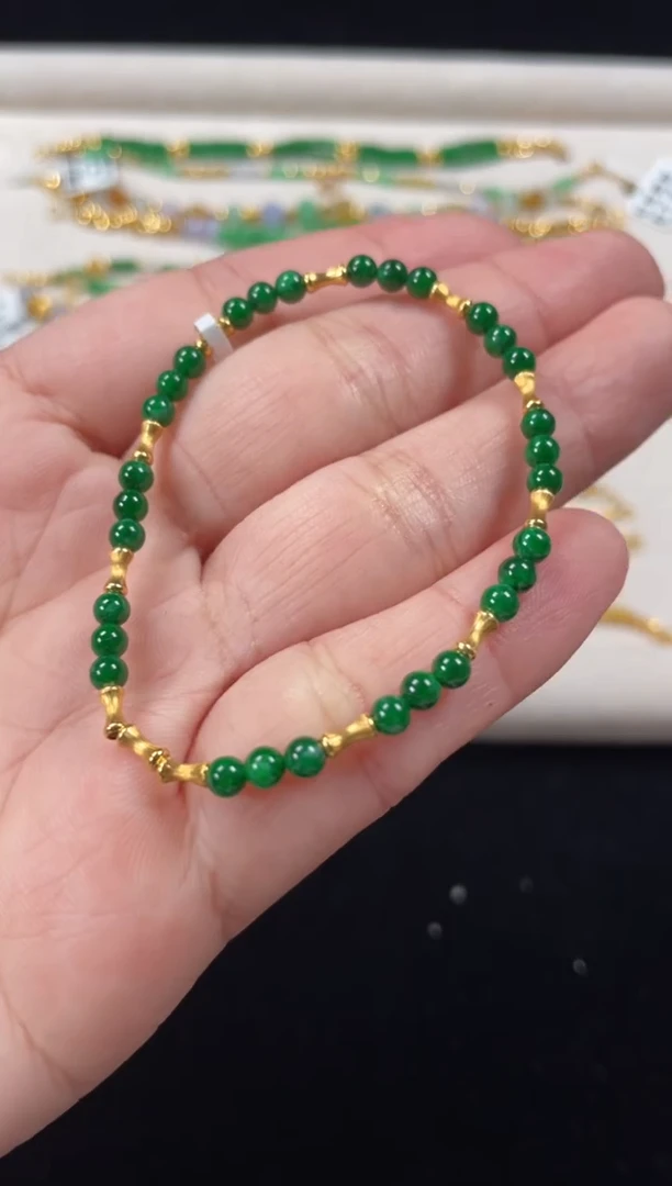 18K金镶嵌手串翡翠一条  P184