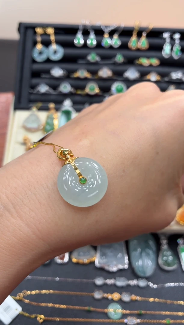 翡翠18K金镶嵌颈饰天然翡翠A货