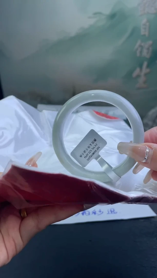 翡翠手镯未镶嵌10翡翠手镯（微瑕）