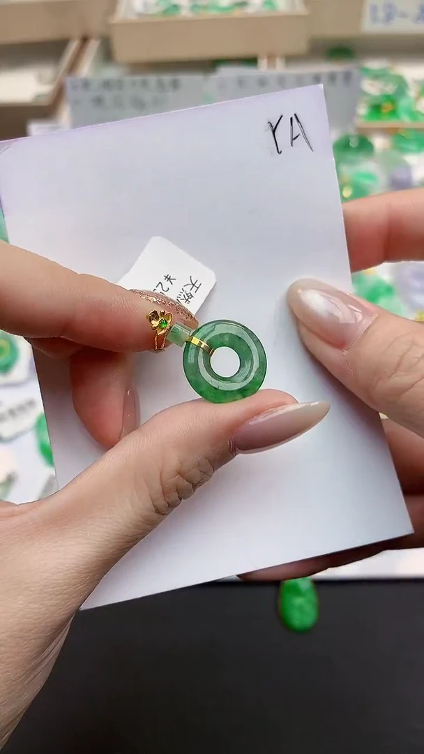 颈饰18K金镶嵌翡翠天然缅甸A货翡翠