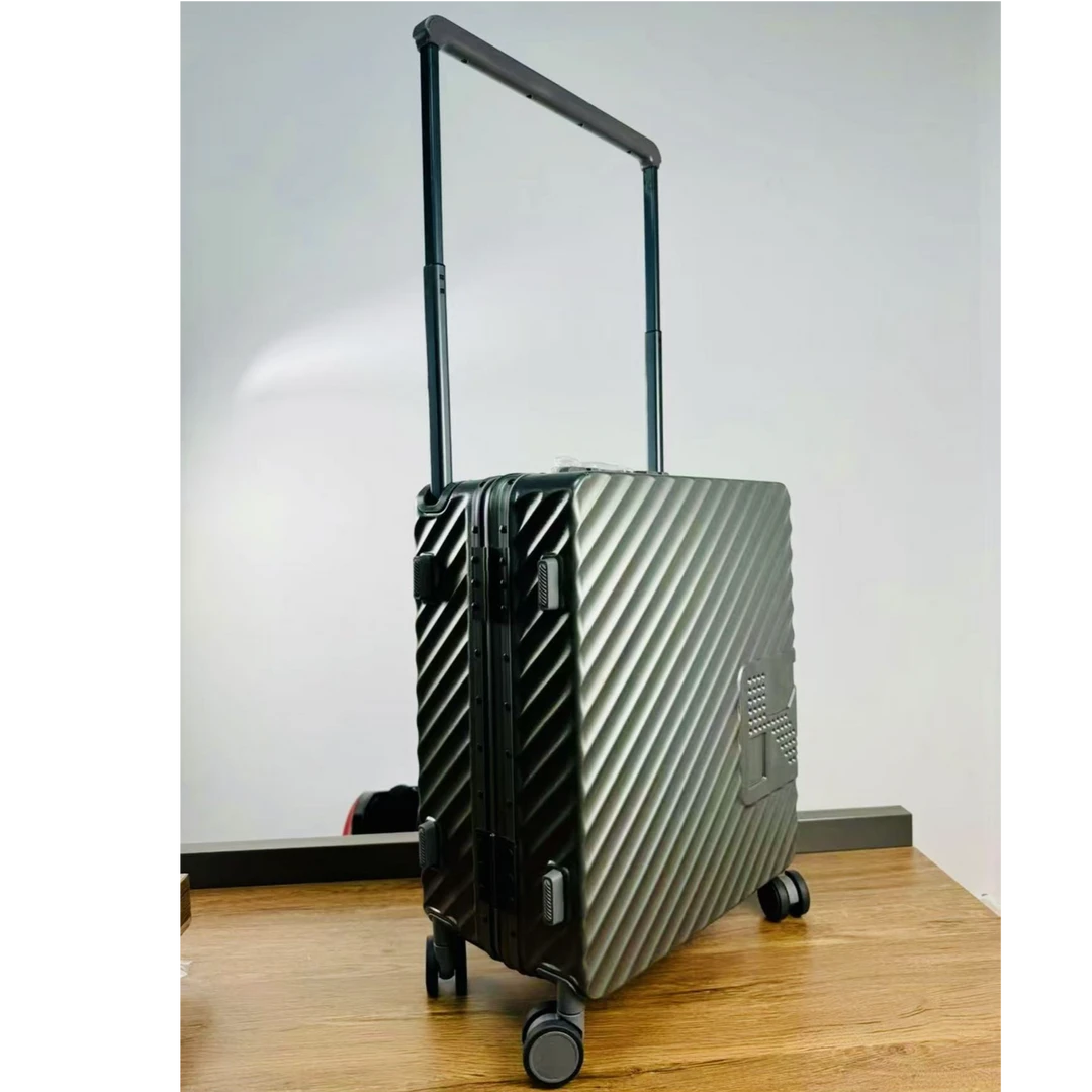 99新  高端拉杆22寸旅行行李箱/按照主播说的去拍