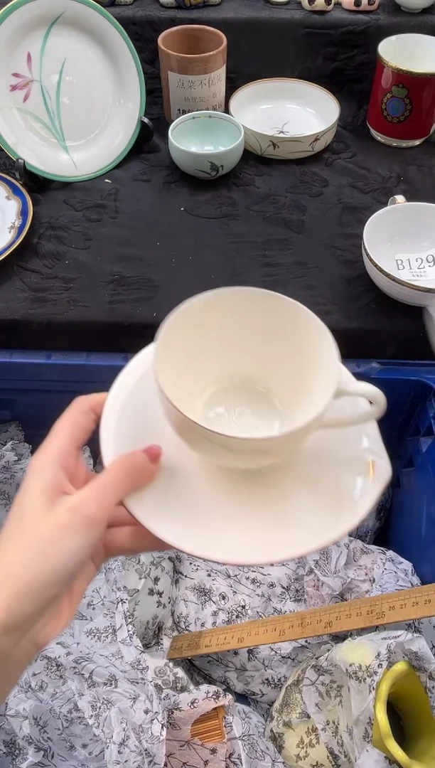 瓷片蒙*奇       B131