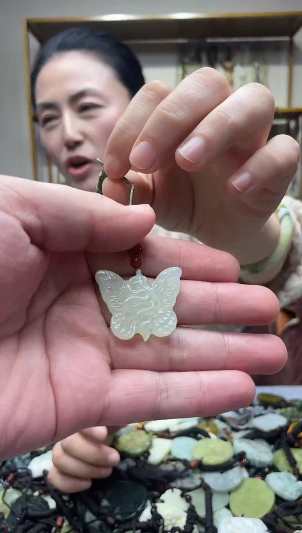 未镶嵌岫玉吊坠`