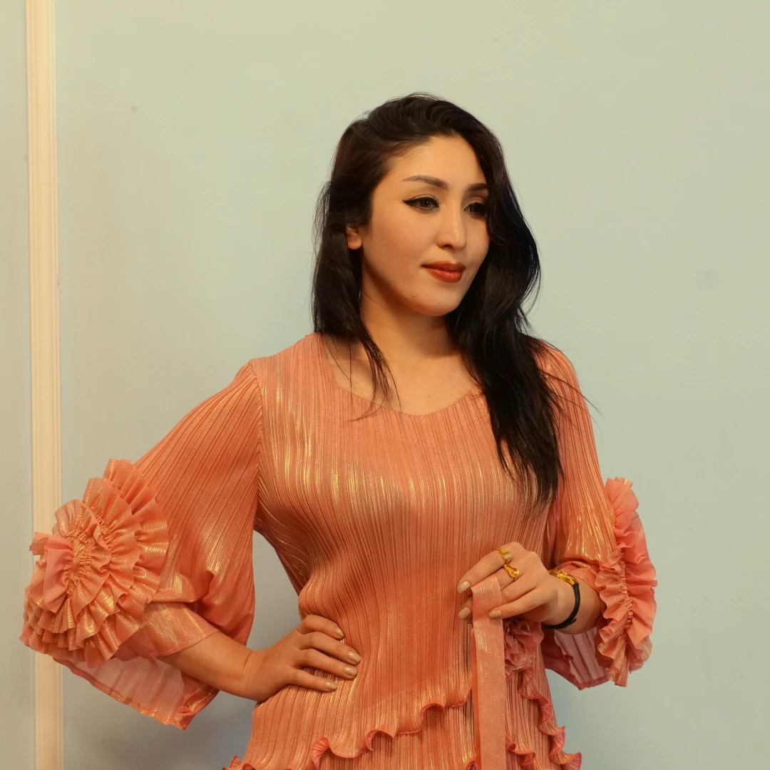 褶皱气质套装2025春夏新款时尚显瘦大码个性上衣+压褶裙两件套