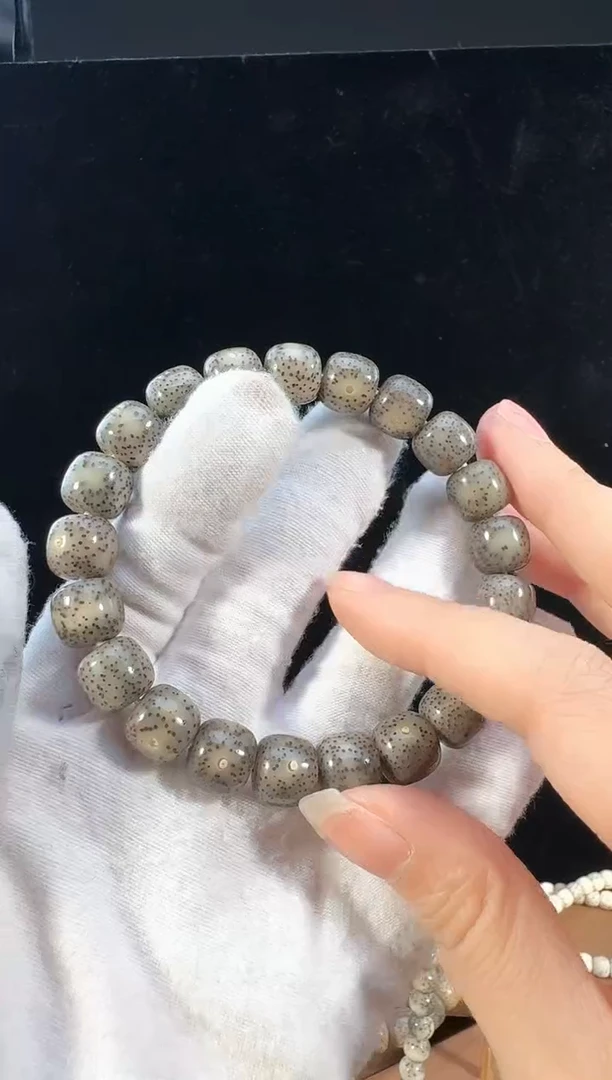 手串星月菩提M11*10灰冰10-01