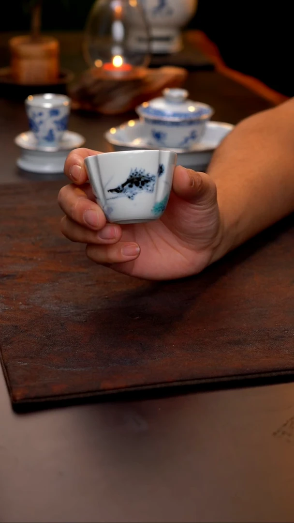 有****猪景德镇手绘鳜鱼单杯