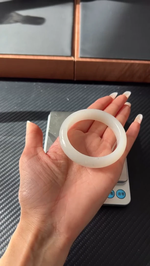 未镶嵌手镯和田玉黑山微色差52+Mm