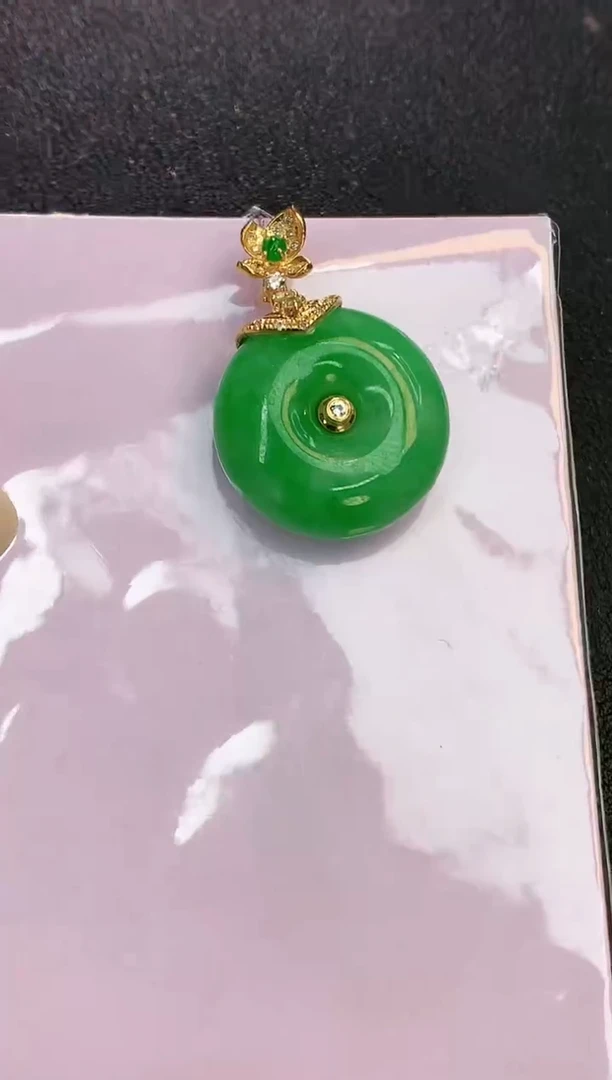 颈饰18K金镶嵌翡翠赠礼盒证书 珍珍