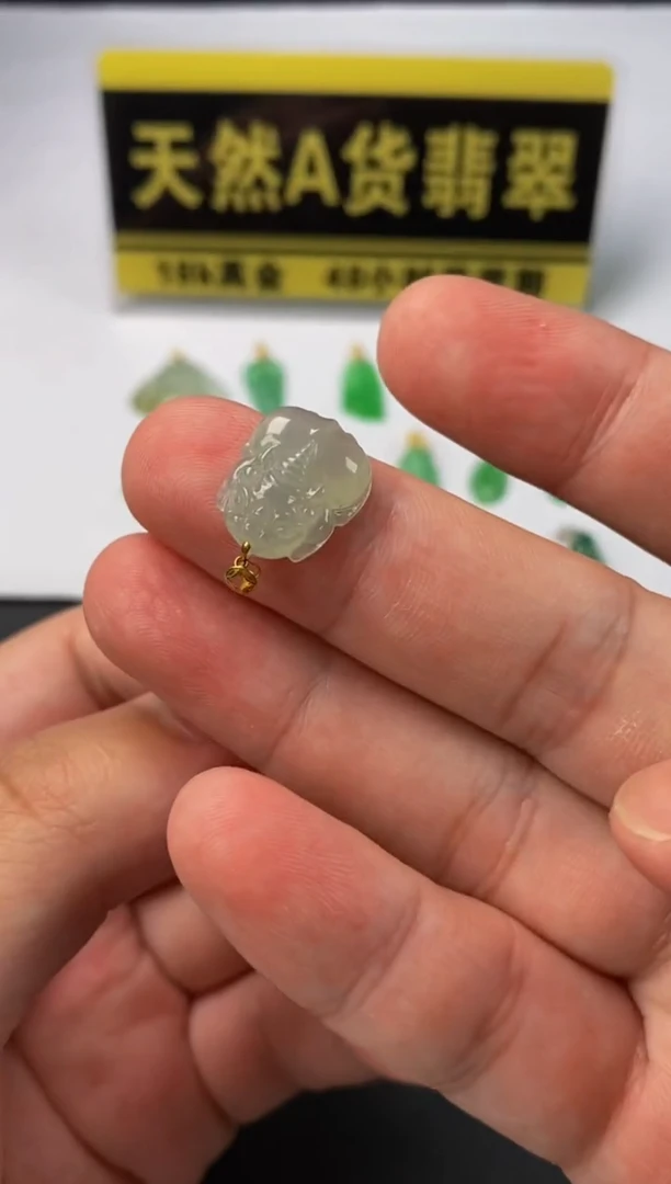 颈饰18K金镶嵌翡翠天然A货翡翠