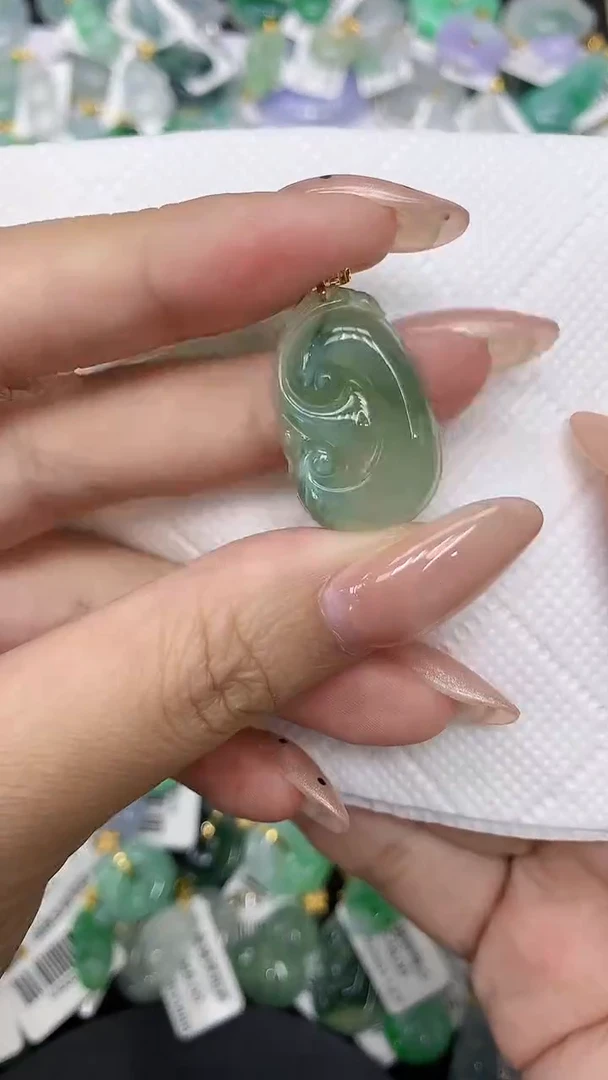 颈饰18K金镶嵌翡翠11111111111