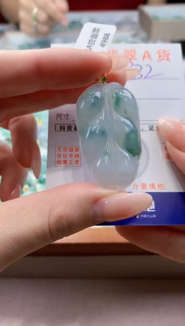 颈饰18K金镶嵌翡翠天然缅甸a货翡翠