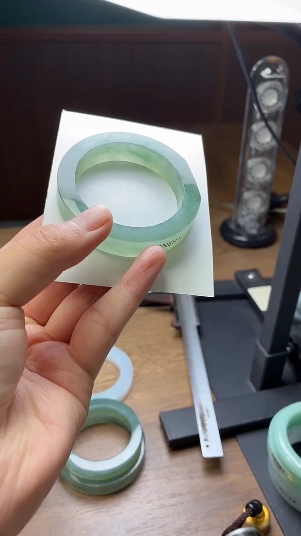 未镶嵌手镯定制翡翠爱**使定制