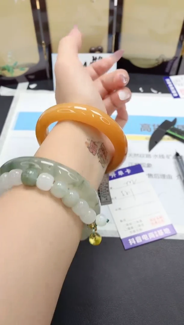 石英质玉手镯未镶嵌222/58.1