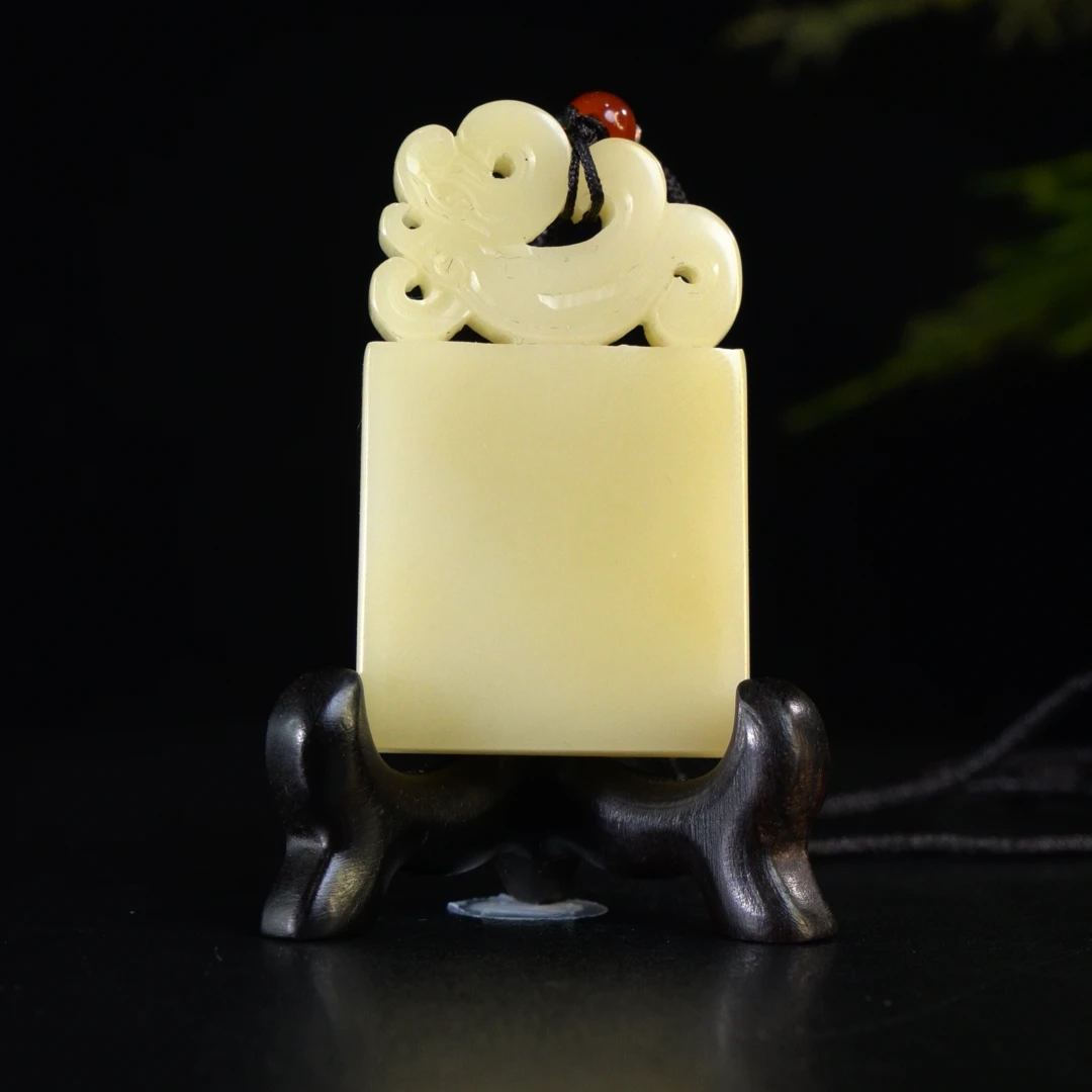 Lot.32.寿山石白汶洋博古挂件31.3克3.1x5.2x0.7cm