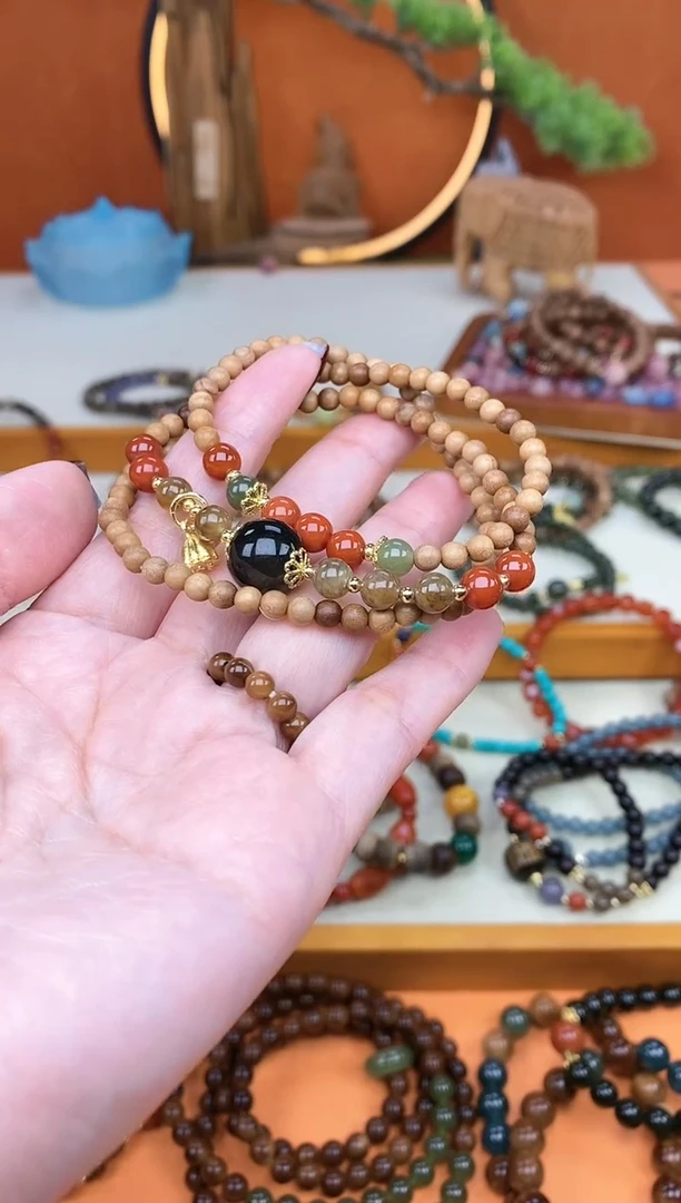 【闪购商品】檀香木手串未镶嵌三圈老山檀和田南红手串