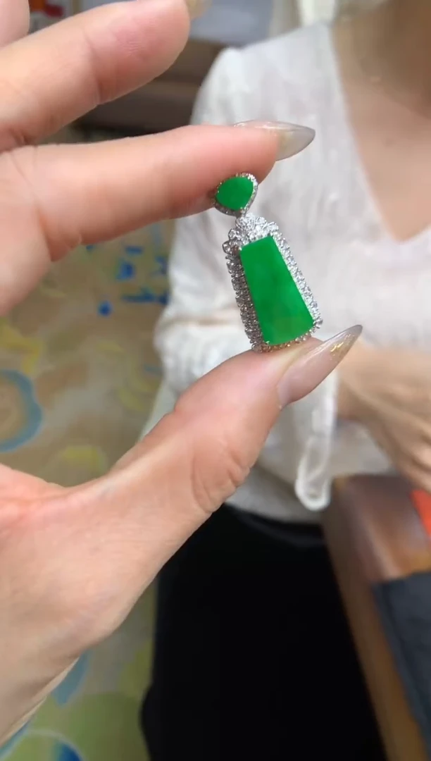 【闪购商品】翡翠颈饰18K金镶嵌无事牌