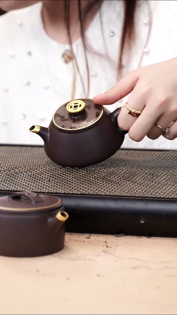 茶壶紫砂四号井茄皮紫泥描金钱币钮飞把石瓢160cc