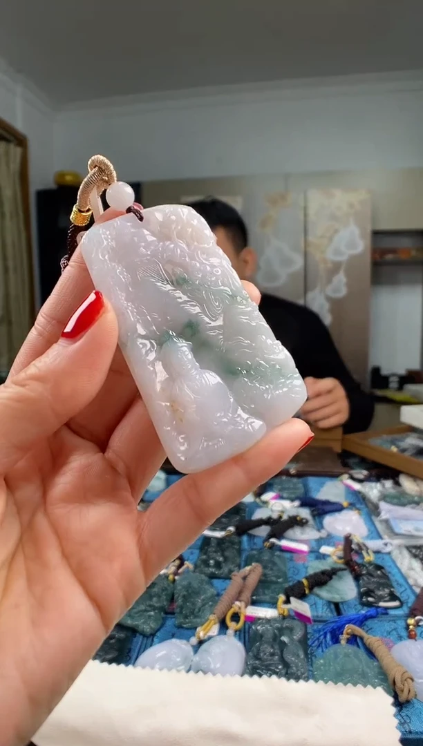 颈饰未镶嵌翡翠 多样性发其一