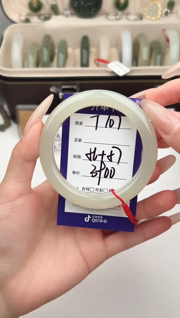 未镶嵌手镯和田玉微色差T107