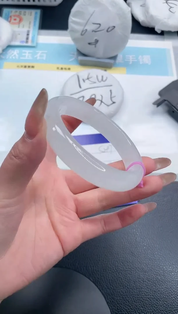 【闪购商品】石英质玉手镯未镶嵌7S297-59