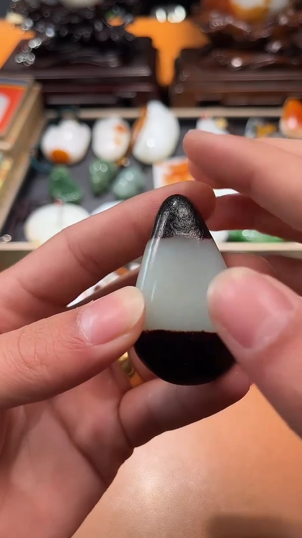 未镶嵌和田玉把件齐***。和田玉