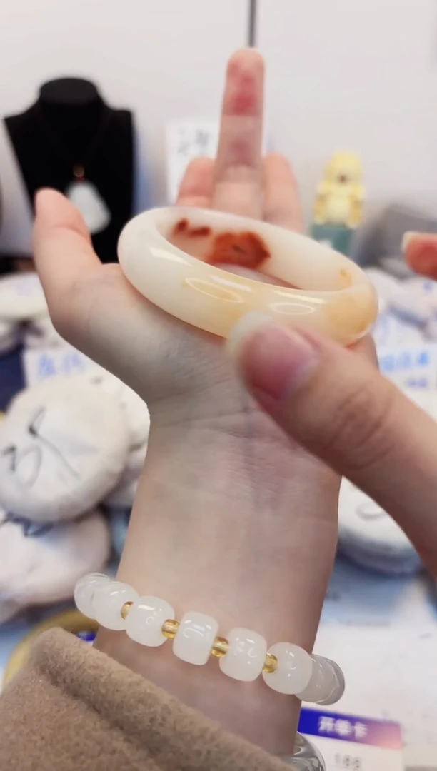 【闪购商品】石英质玉手镯未镶嵌186