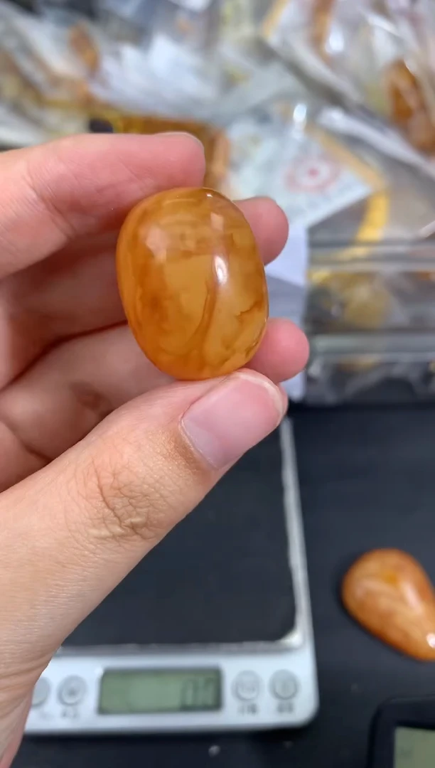 蜜蜡未镶嵌珠宝奇石59