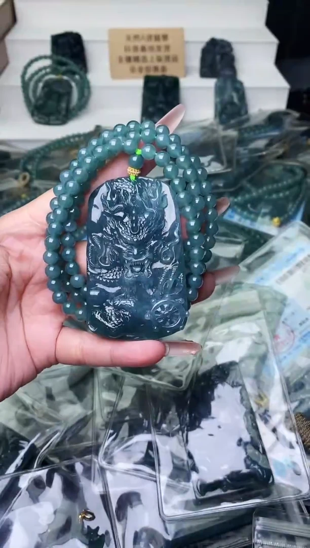 颈饰未镶嵌翡翠