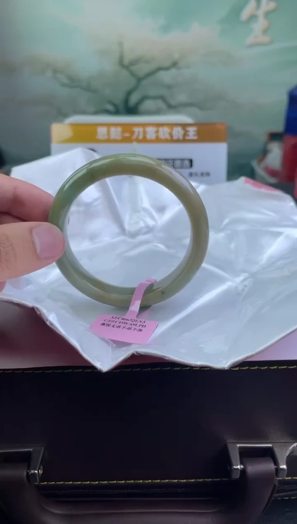 翡翠手镯未镶嵌6翡翠手镯（微瑕）