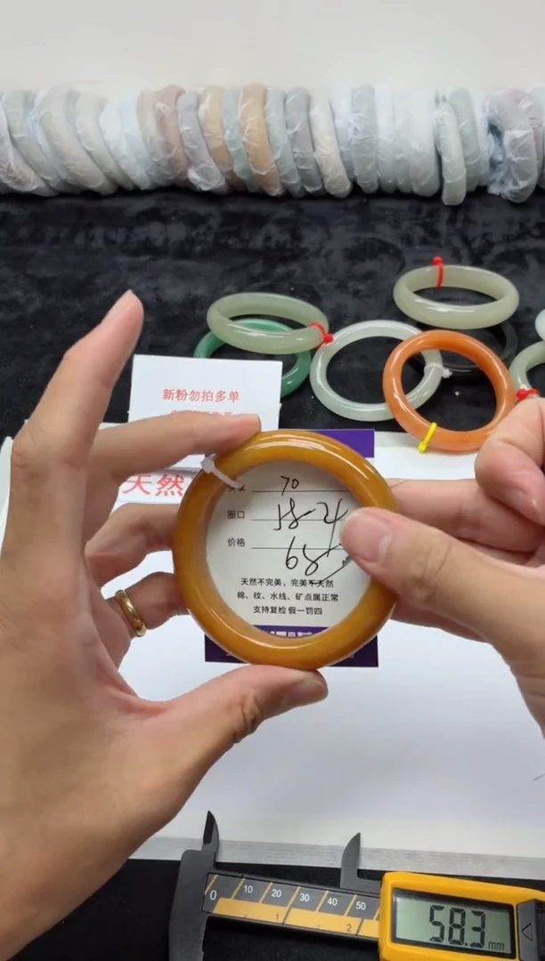 未镶嵌手镯石英质玉70