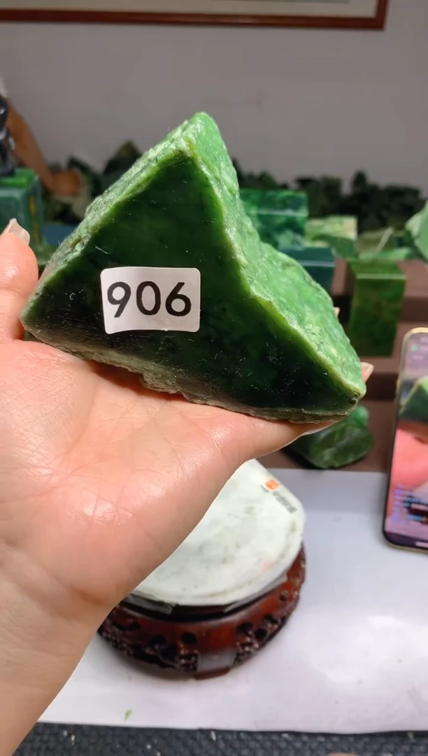 和田玉（碧玉）未镶嵌珠宝半成品1