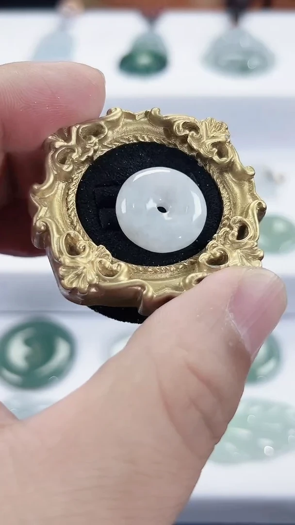 颈饰未镶嵌翡翠天然缅甸A货翡翠    小平安扣