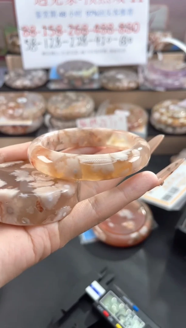 未镶嵌手镯石英质玉56