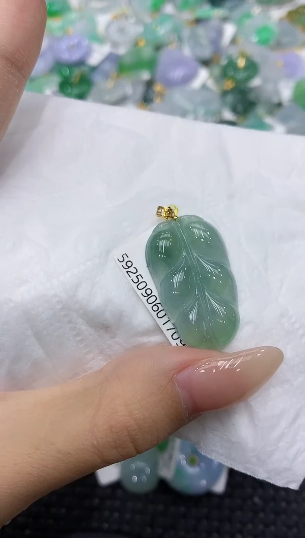 颈饰18K金镶嵌翡翠111111111111