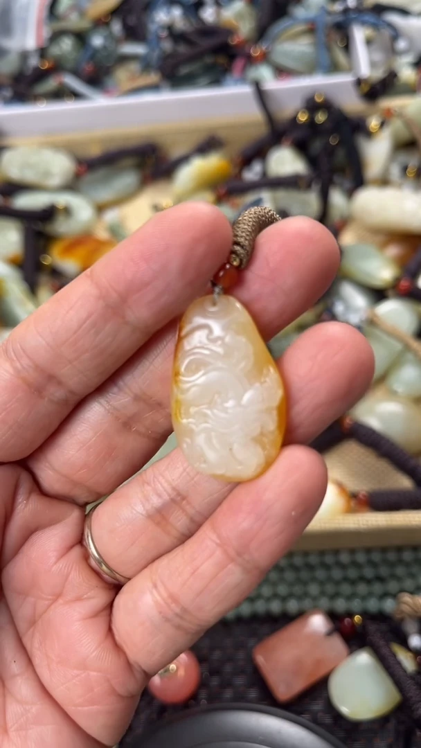 【闪购商品】和田玉颈饰未镶嵌多样性发货没有证书拍一发一有瑕