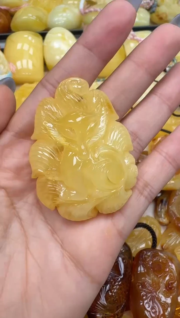 裸石琥珀未镶嵌如图