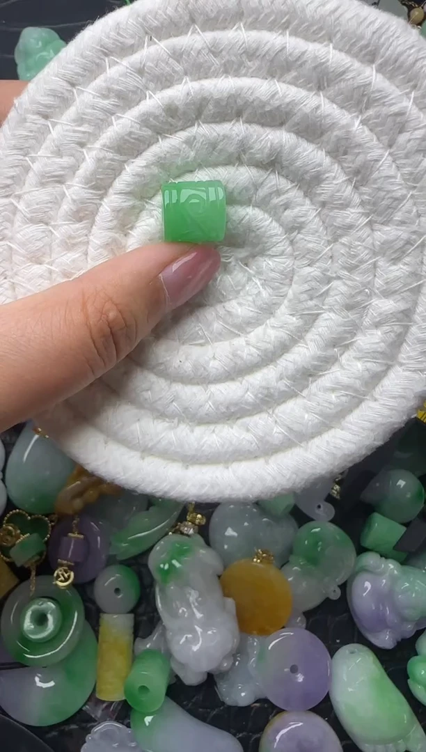 颈饰未镶嵌翡翠缅甸翡翠吊坠