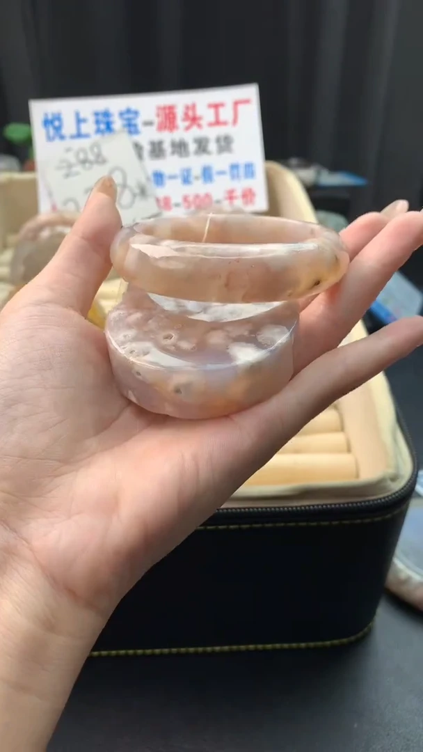 未镶嵌手镯石英质玉（56圈口）赠送镯心