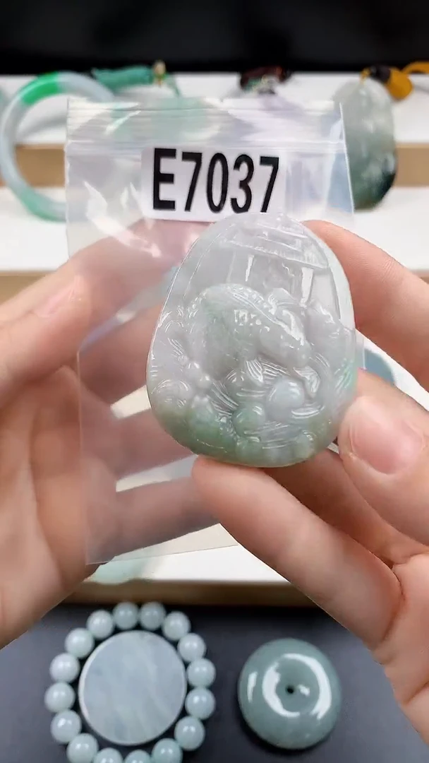 颈饰未镶嵌翡翠天然翡翠吊坠挂件